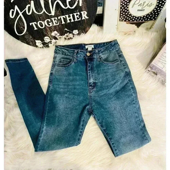 Forever 21 Women’s High-Rise Skinny Jeans - Picture 3 of 7